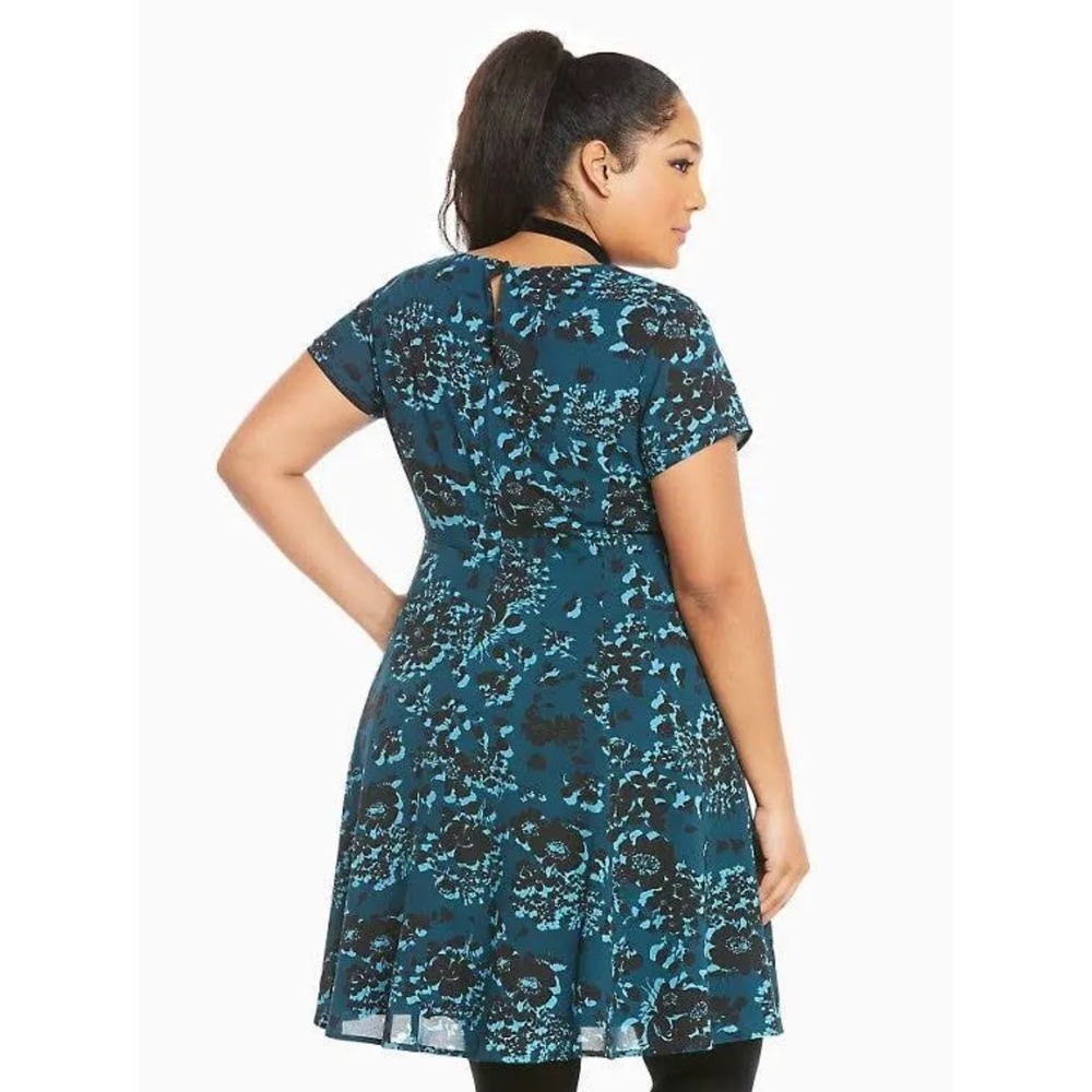 Torrid Blue/Black Floral Georgette Cutout Sleeve Skater Dress, Size 18 - Picture 5 of 9